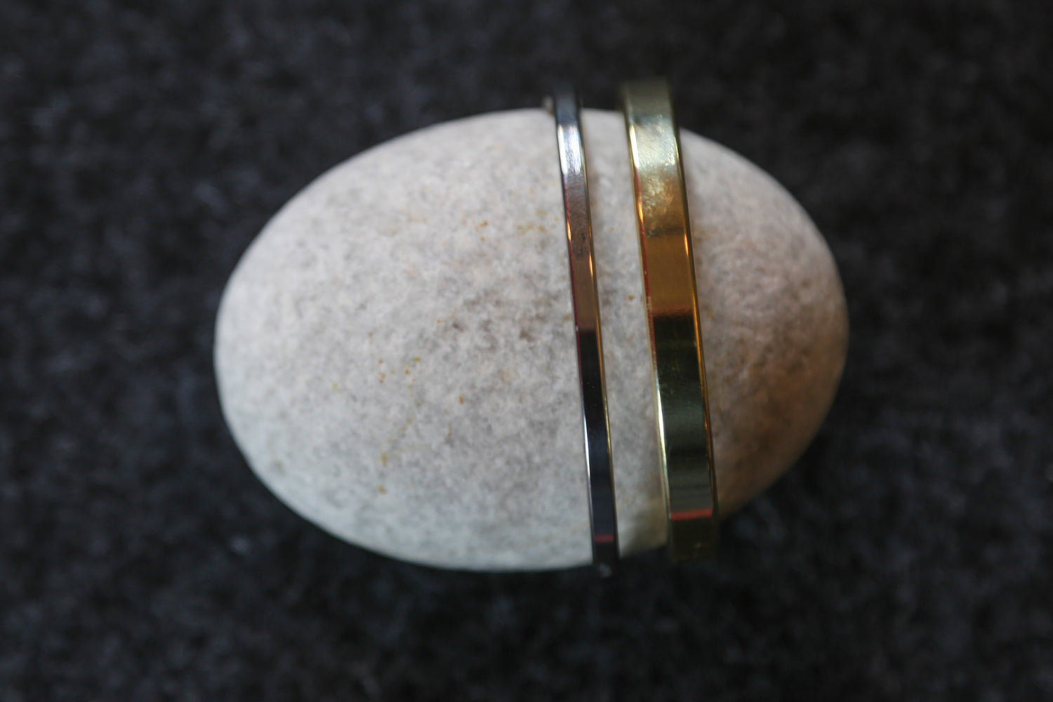 Edelstahl Armband schmal – kratzfest, schlichtes Schmuckstück für jede Lebenslage. LOIS MATHAR