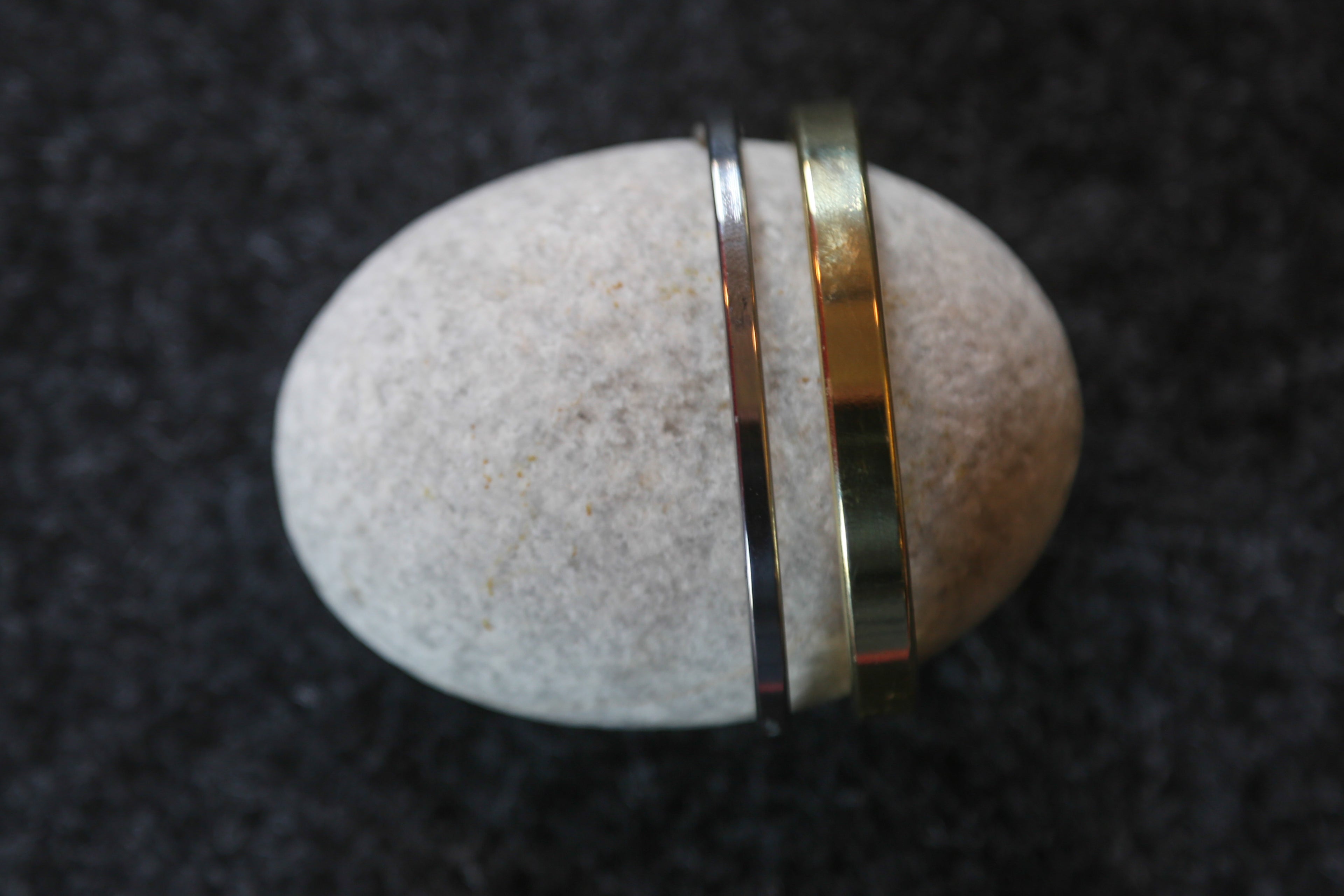 Edelstahl Armband schmal – kratzfest, schlichtes Schmuckstück für jede Lebenslage. LOIS MATHAR
