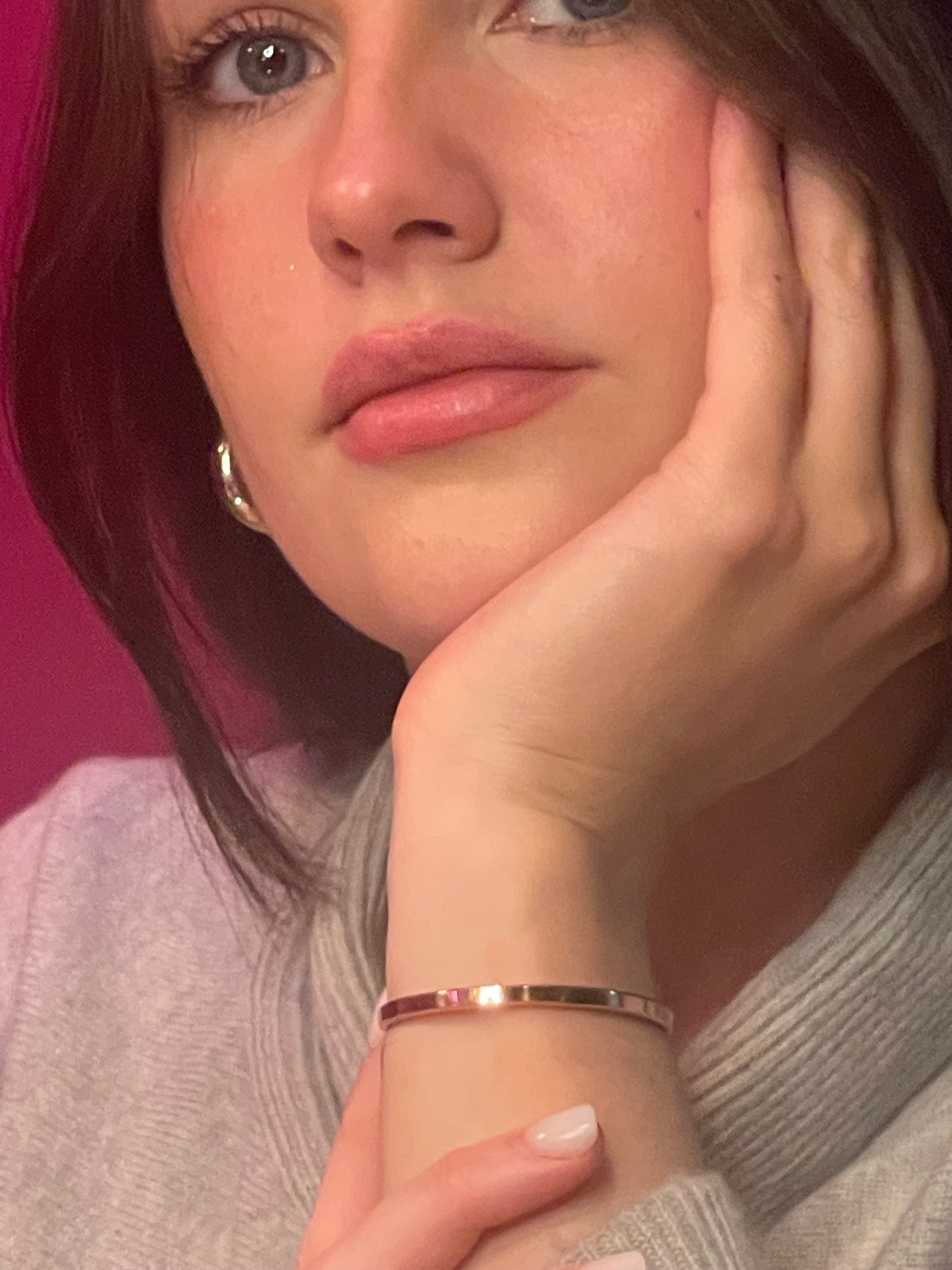 Handgemachter Kupfer Armreif, schmal & elegant. Ein Armband mit warmer Ausstrahlung – Schmuck mit Geschichte | LOIS MATHAR