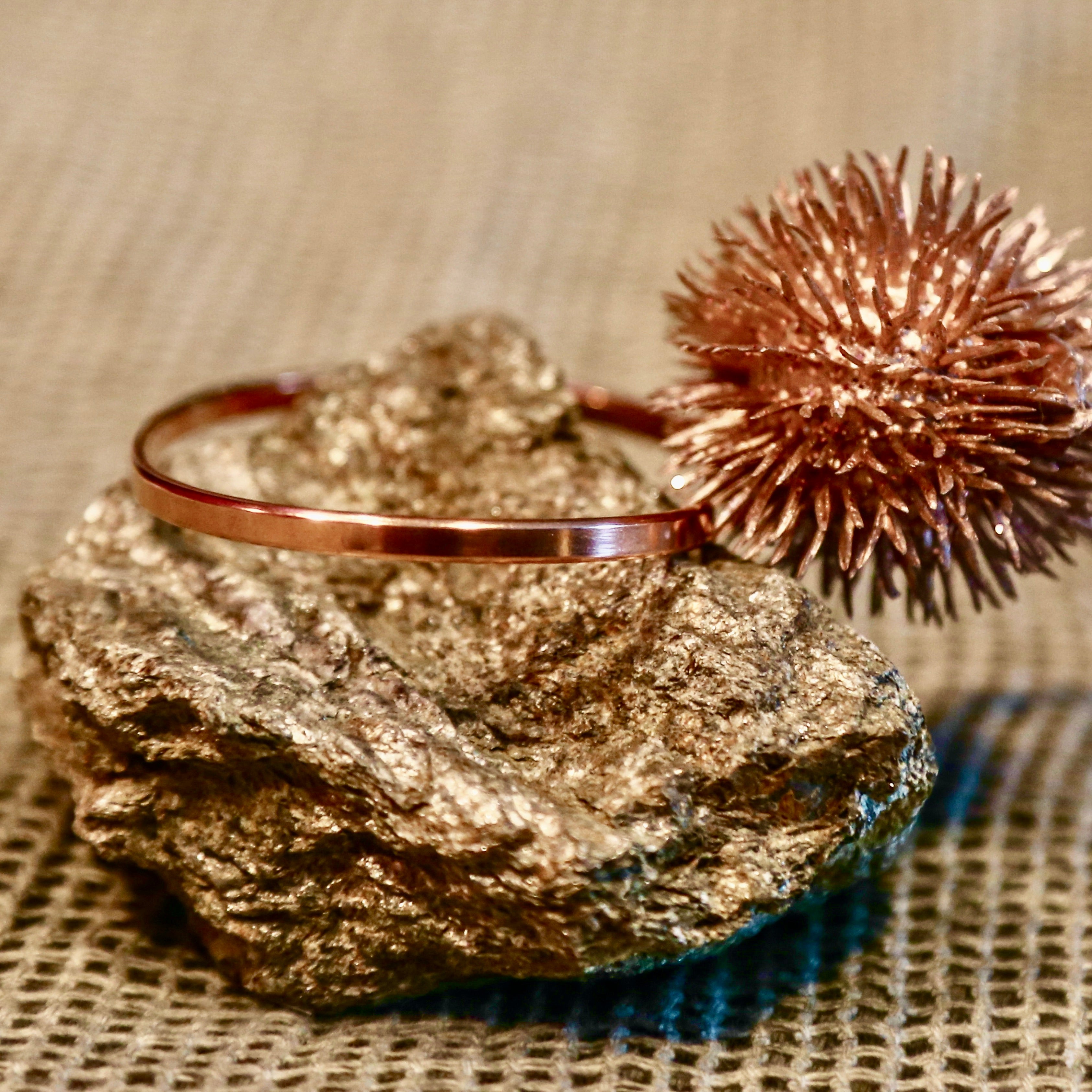 Kupfer Armreif schmal – traditionelles Armband aus reinem Kupfer, stilvoll und natürlich. Ein besonderes Geschenk zur Kupferhochzeit | LOIS MATHAR