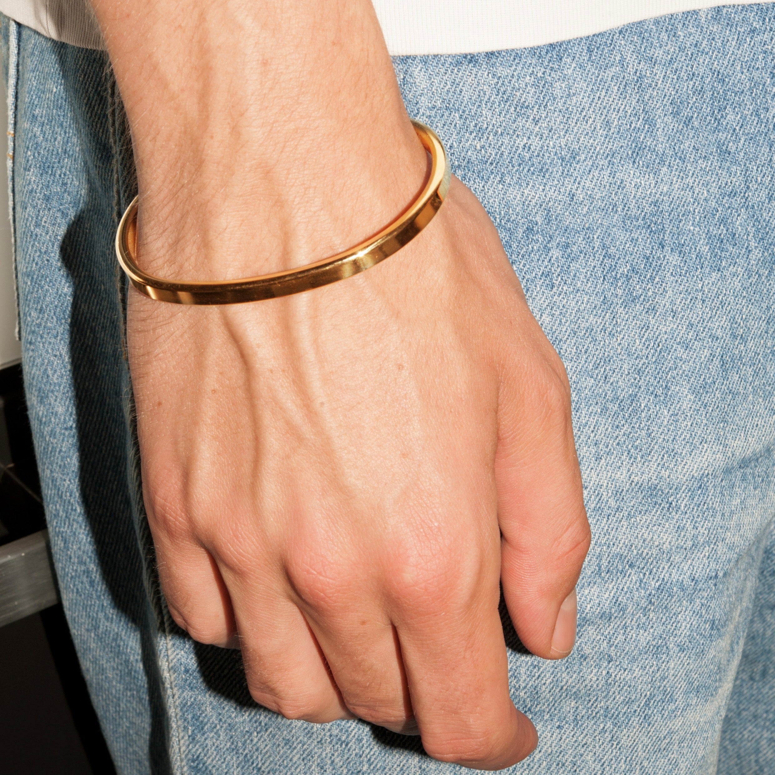 Zartes Messing Armband – goldfarben & zeitlos schön. Ein Geschenk für Sie UND Ihn | LOIS MATHAR