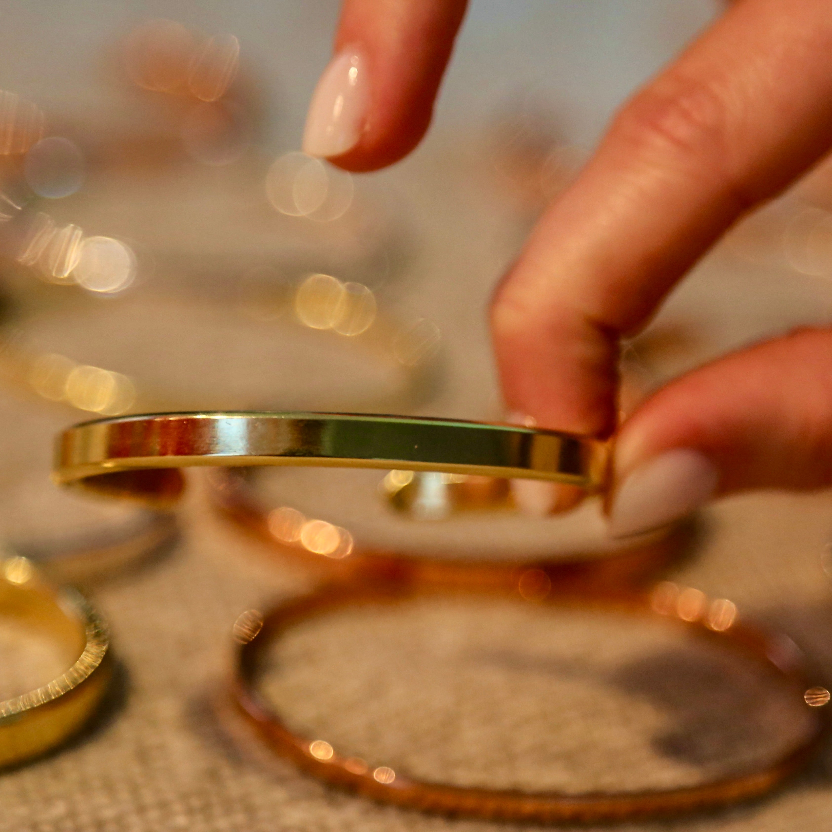 Messing Armreif mittel. Schmuck für jede Lebenslage. Ausdruck von Klasse