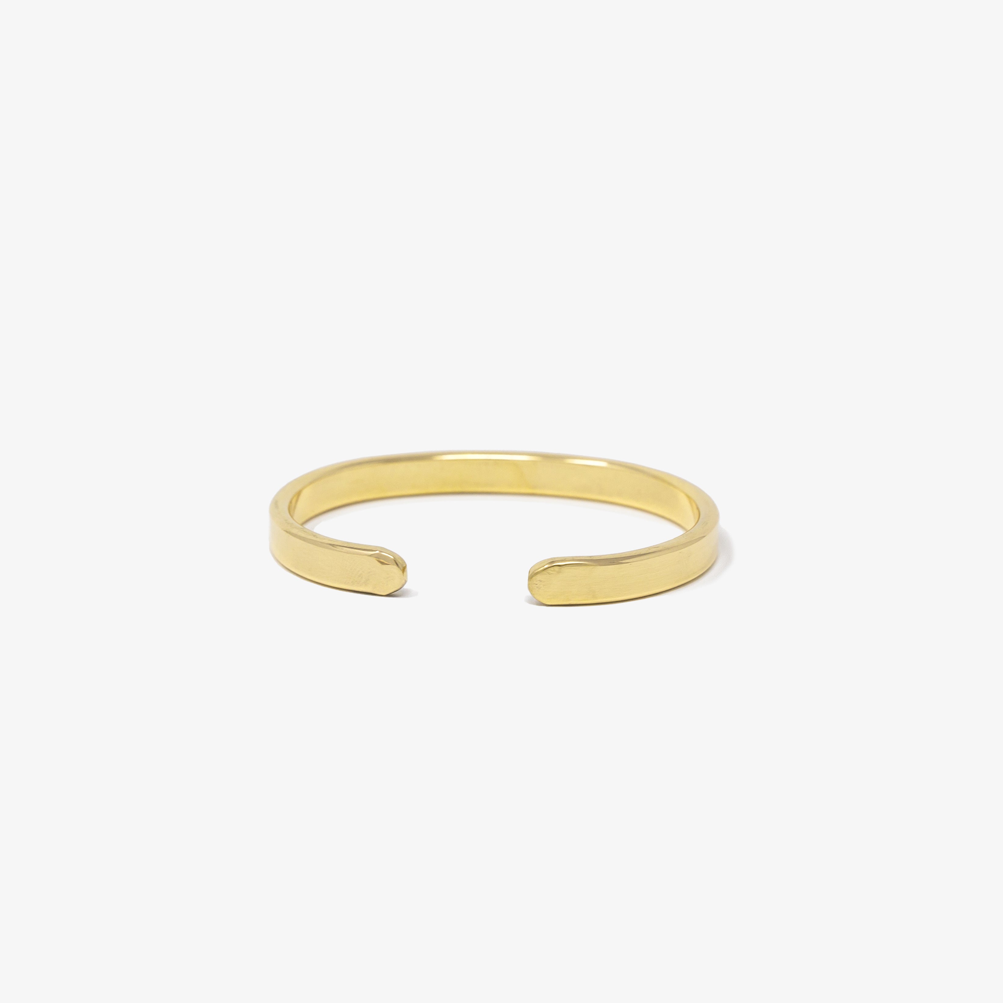 Breiter Armreif aus Messing –goldglänzender  Statement-Schmuck. Ein Armband, mit dem Zeug zum Lieblingsstück  | LOIS MATHAR