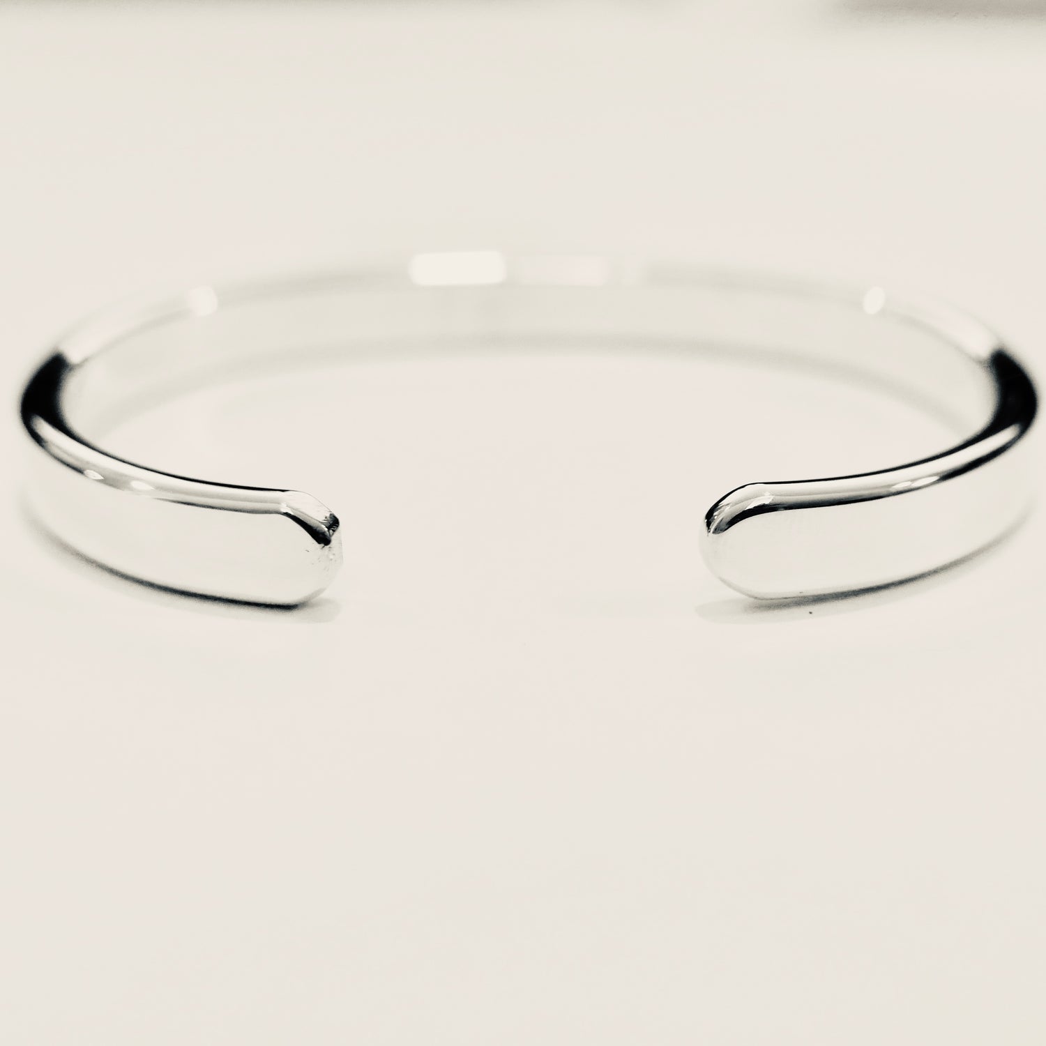 Armband aus 925 Silber – kraftvoll, edel & Ausdruck von Klasse.