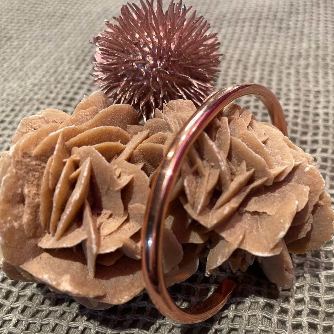 Halbrundes Kupfer-Armband.  In Handarbeit gefertigtes Designerstück.  Ein Geschenk zur Kupferhochzeit?