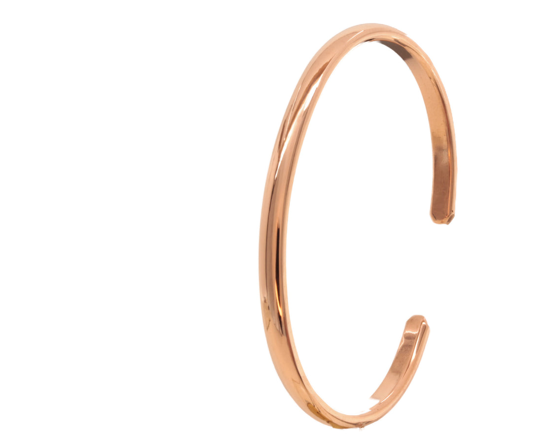 Halbrunder Armreif aus reinem Kupfer. Handgeschmiedet, schlicht & pur. Armband mit klarer Linie & zeitlosem Design. Mit Gravur ein Armband mit Botschaft. | LOIS MATHAR